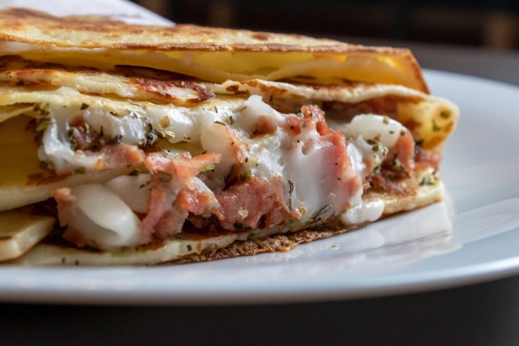 Crêpes jambon fromage maison façon — crêpes jambon fromage avec sauce béchamel