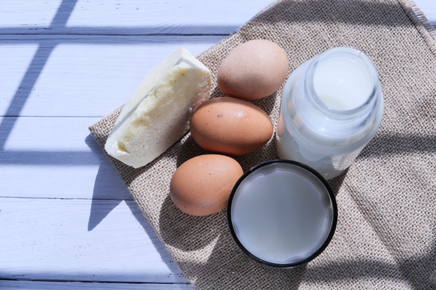 Faire du fromage blanc maison : avec présure, yaourtière ou citron