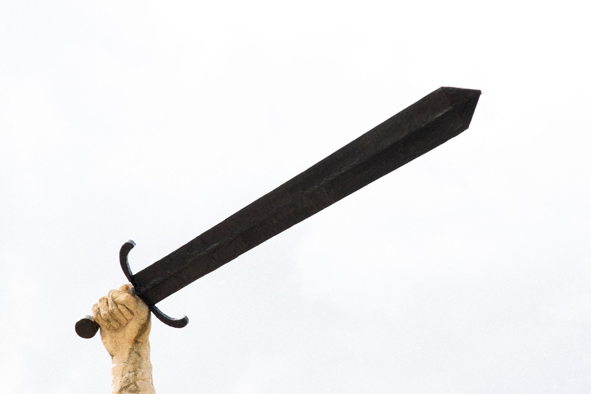 Épée de Rocamadour : quand la lame légendaire de Roland devient symbole du Lot — épée ancienne Durandal Rocamadour