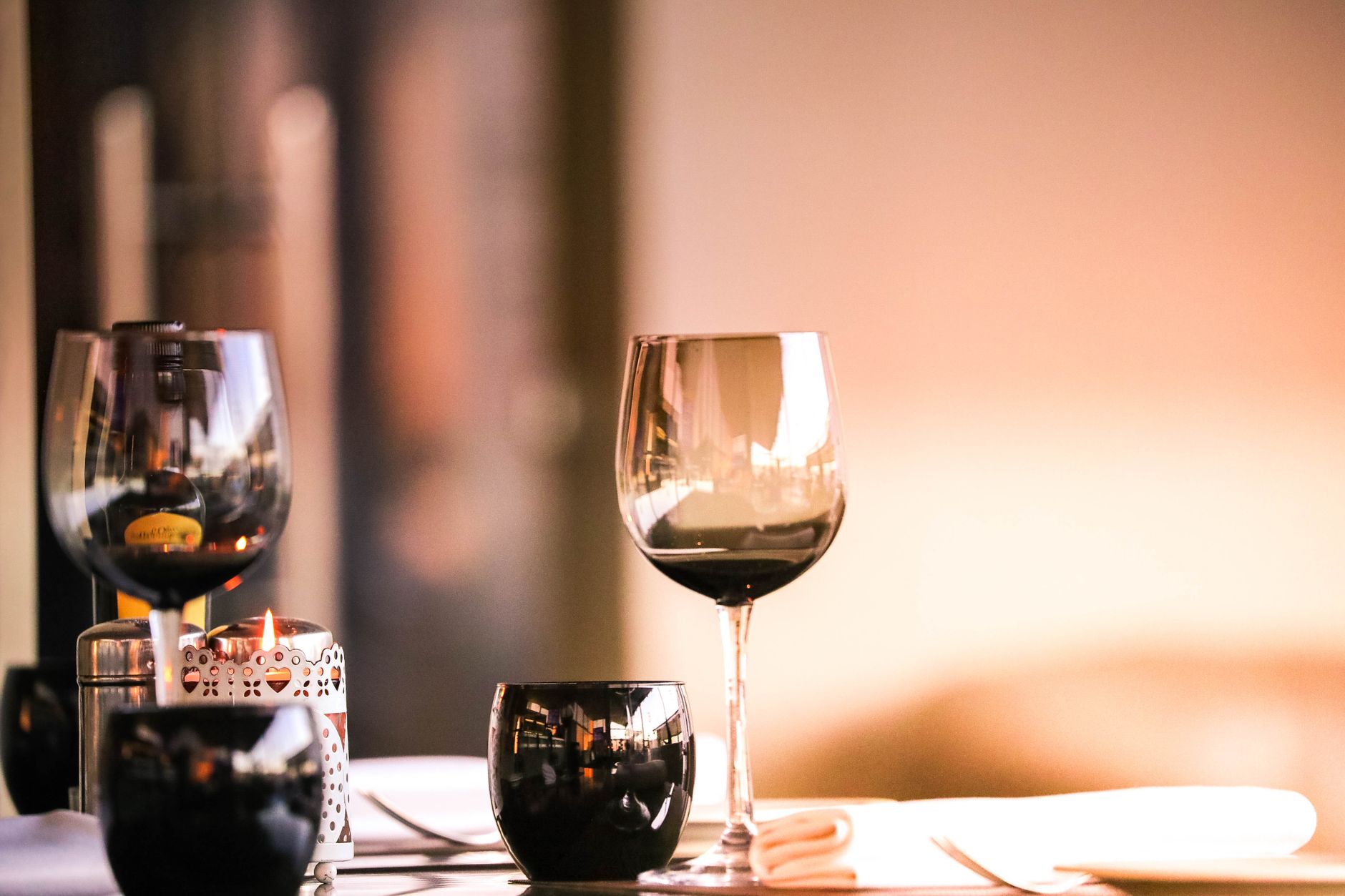 Restaurants gastronomiques à Sarlat : panorama des tables incontournables pour une expérience culinaire mémorable — table de restaurant gastronomique Sarlat