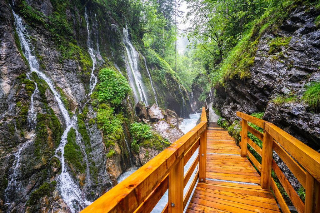 Randonner dans les gorges de — randonnée gorges de l'Auvézère cascades