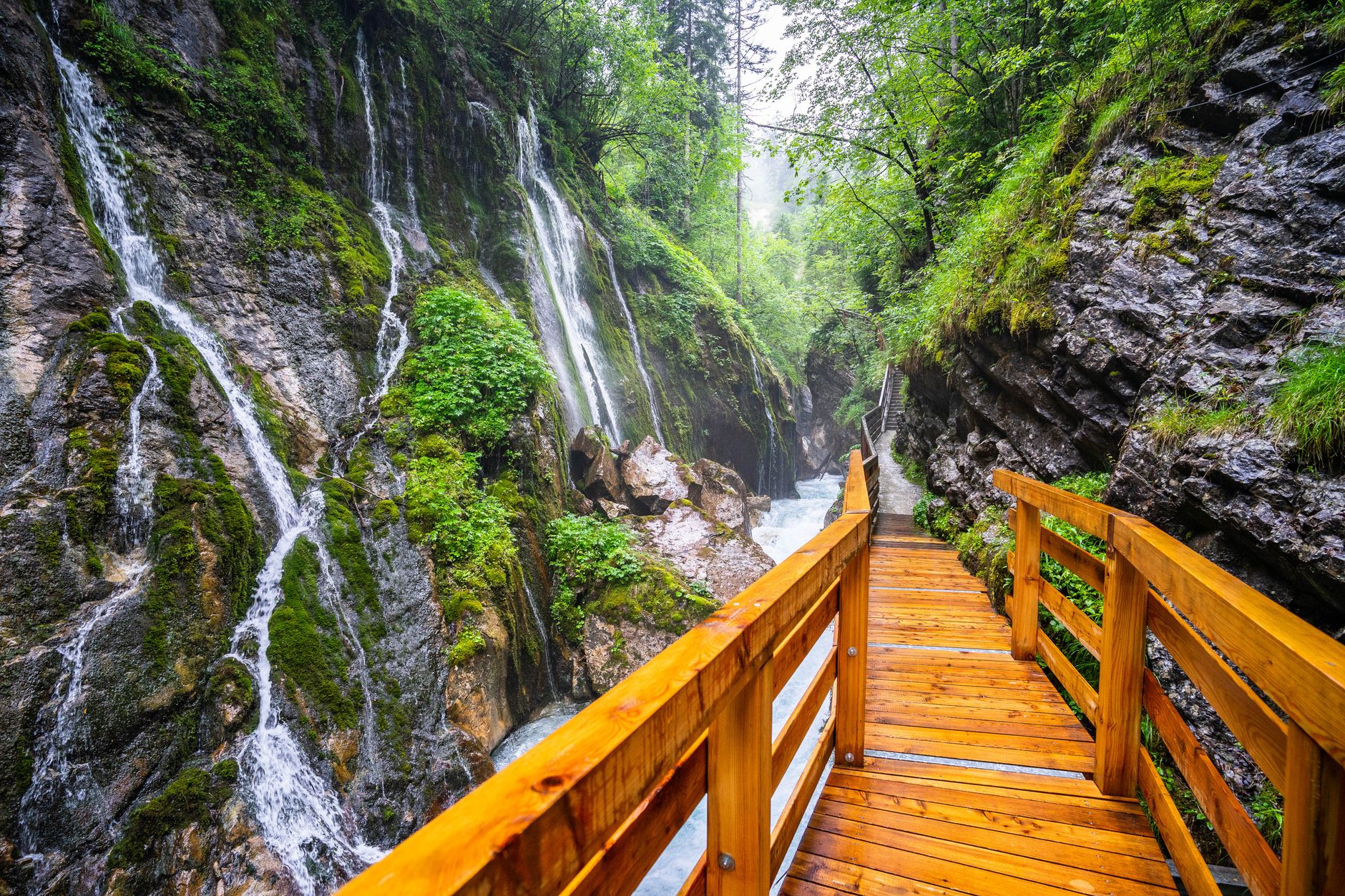 Randonner dans les gorges de — randonnée gorges de l'Auvézère cascades