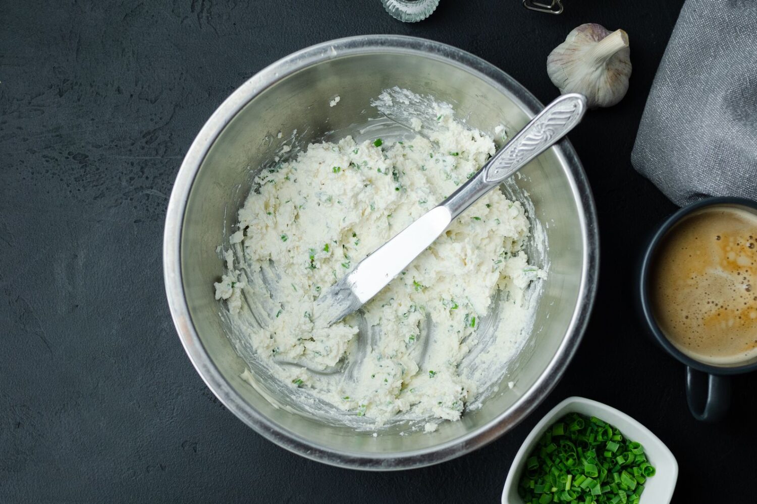 Sauce au fromage blanc pour pommes de terre : à l&rsquo;ail, à la ciboulette et au citron