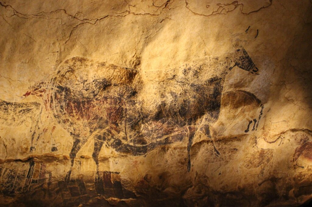 Visiter la grotte de Lascaux — réplique des peintures de la grotte de Lascaux